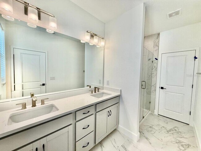 Building Photo - 2031 Wild Heron Ct