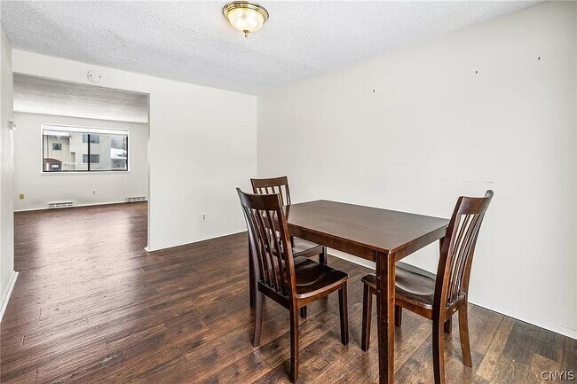 Building Photo - 364 Cameco Cir