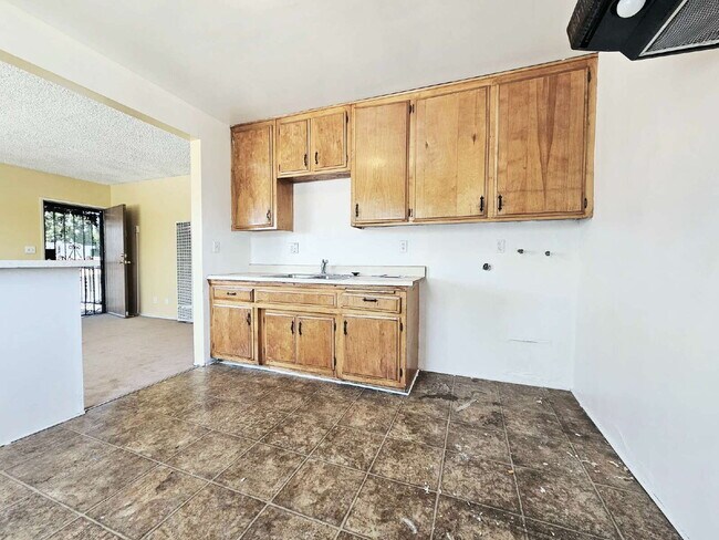 Building Photo - Welcome home to this charming and affordab...