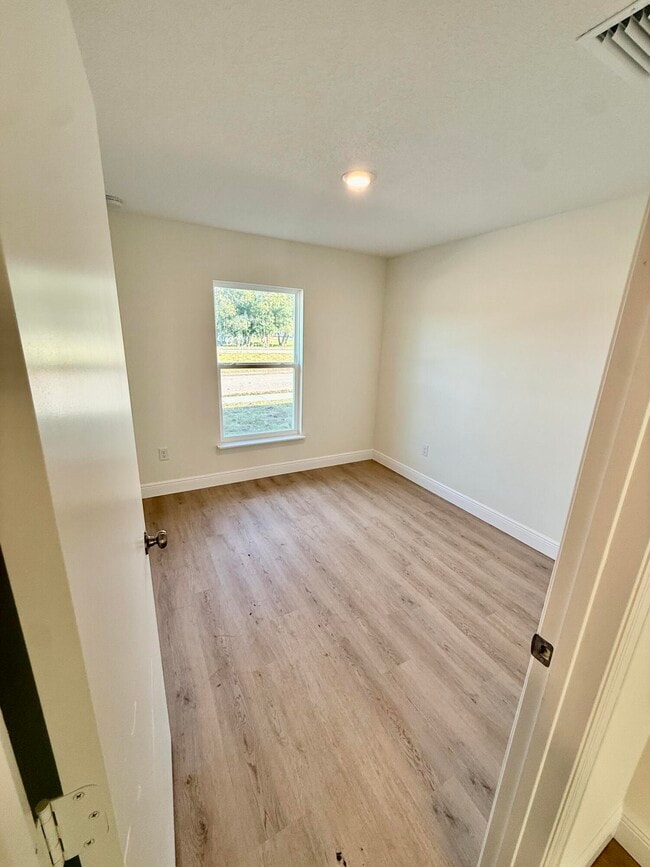 Building Photo - 505 N 27th St