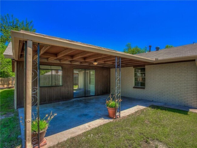 Building Photo - 2325 NW 119th St