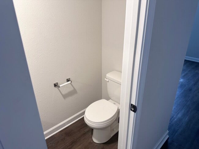 Building Photo - 3 Bed | 2.5 Bath | 2 Car Garage Townhome in Grain Valley w/ Special