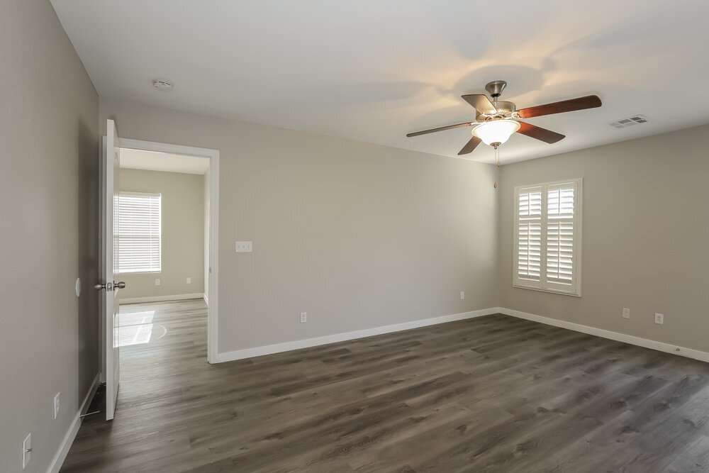 Building Photo - 1081 Crescent Falls St