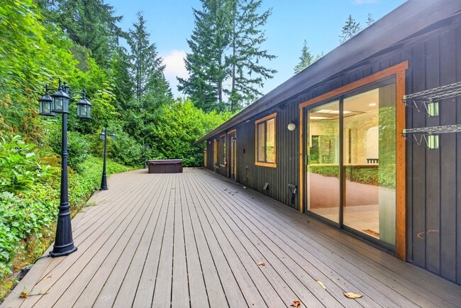 Building Photo - Mid-Century Gem with Hot Tub, Large Deck, and Bonus Rooms in Issaquah – 4 Bed, 3 Bath, 2,940 Sq Ft