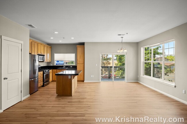 Building Photo - Spectacular 3BD* 2.5 BA* Condo*by Nike Wor...