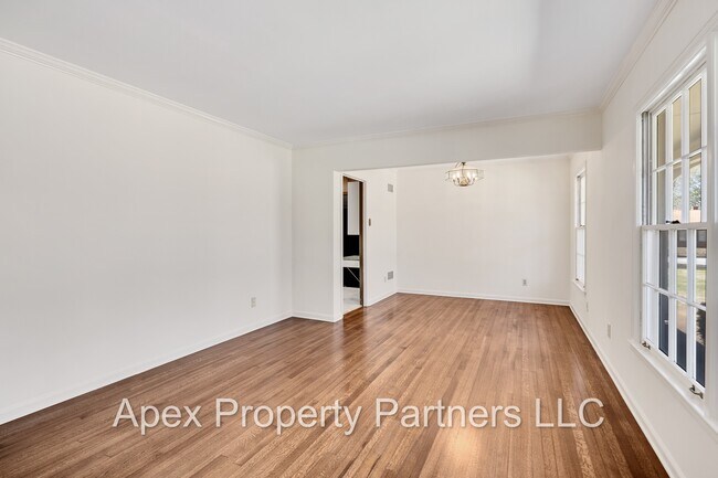 Building Photo - 5319 Chickasaw Rd