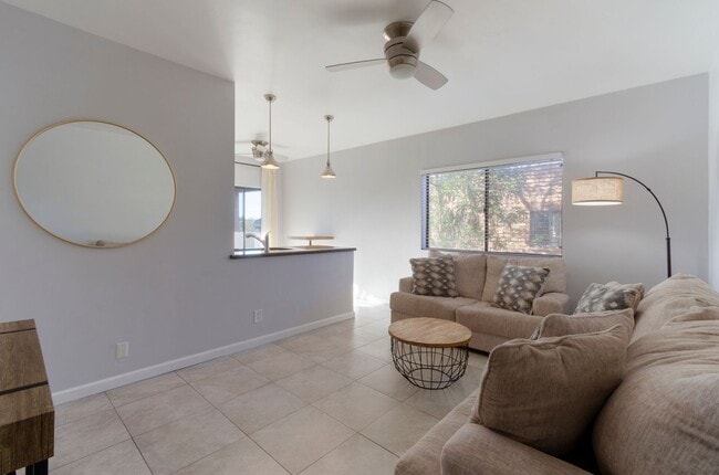 Building Photo - Great Columbus Condo!