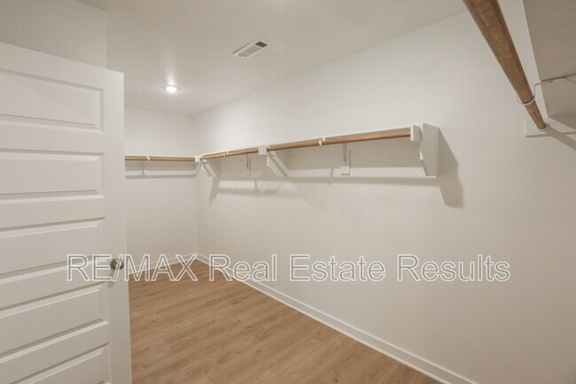 Building Photo - 203 Collie Ave