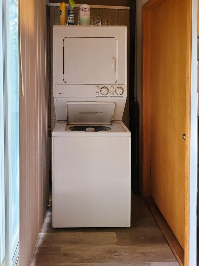 Building Photo - 7911 University Ave