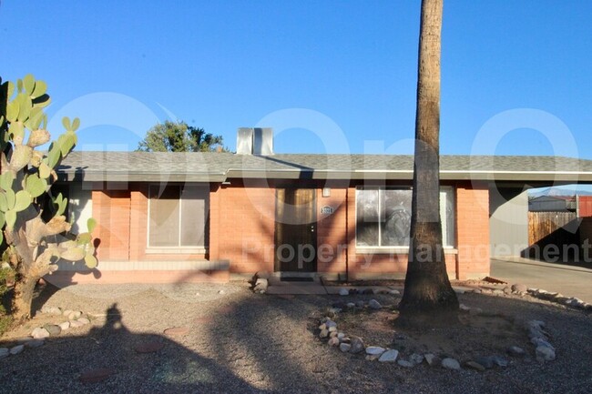 Primary Photo - 3321 S Calexico Ave