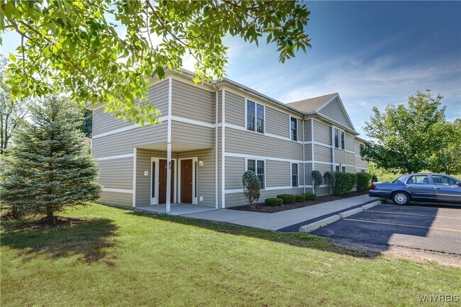 Primary Photo - 25 Stonington Ln