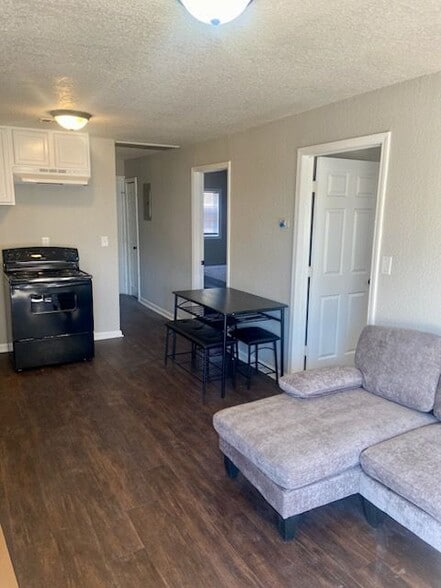 Building Photo - 1624 Stewart St