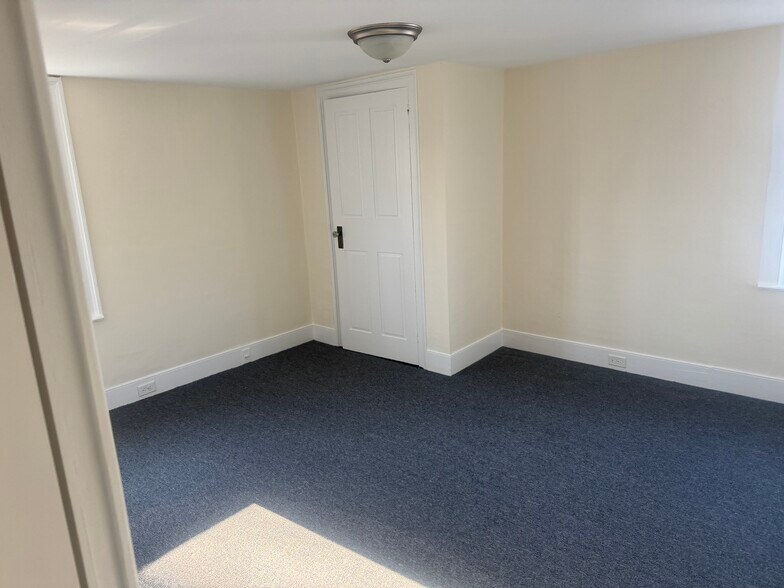 Building Photo - 5 Curve St