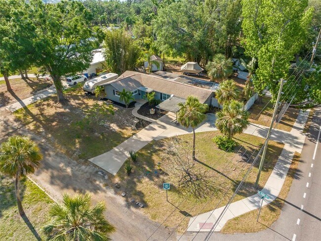 Building Photo - 320 Lake Maggiore Blvd S