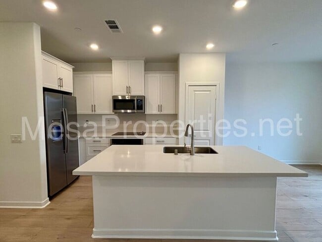 Building Photo - 8407 Gabrielino Ct