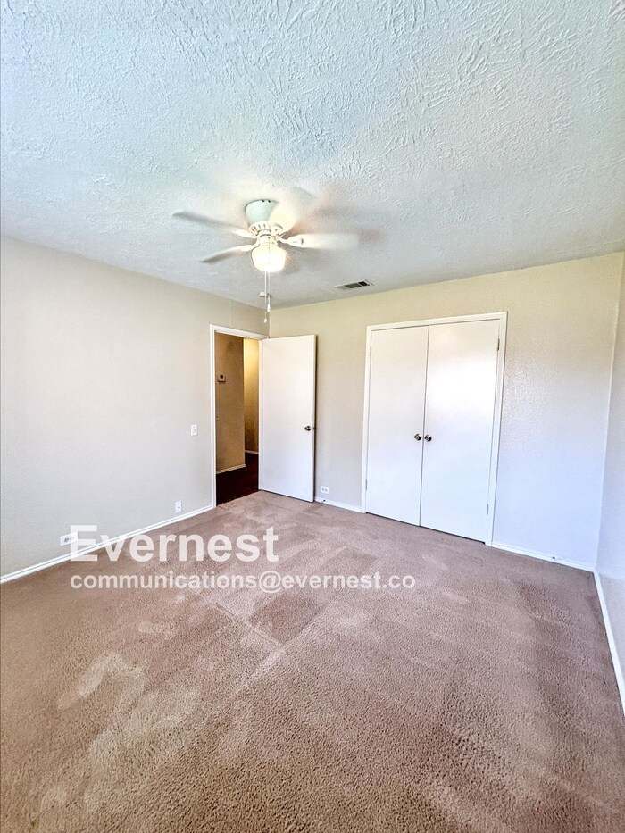 Building Photo - 8731 Summit Pines Dr