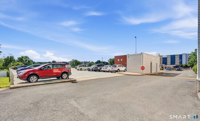 Building Photo - 887 Farmington Ave