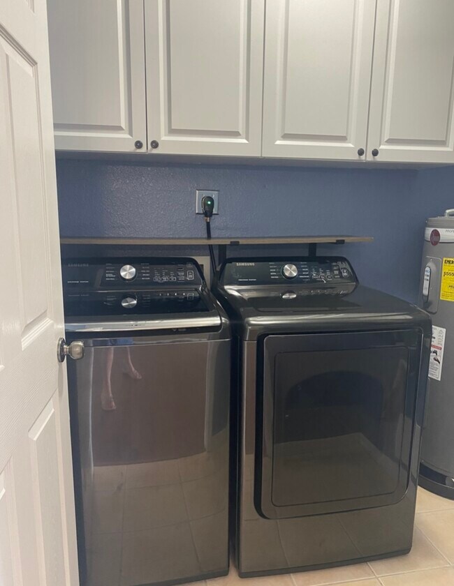 Building Photo - 1452 Rio de Janeiro Ave