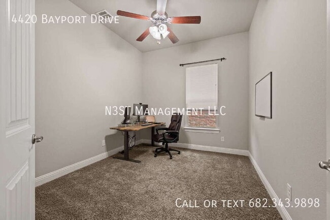 Building Photo - 4420 Bayport Dr