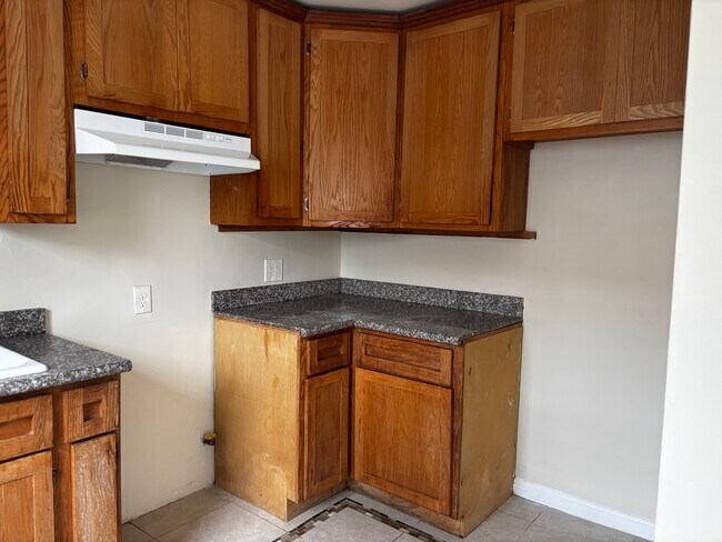 Kitchen - supply your own appliances - 3740 W Slauson Ave
