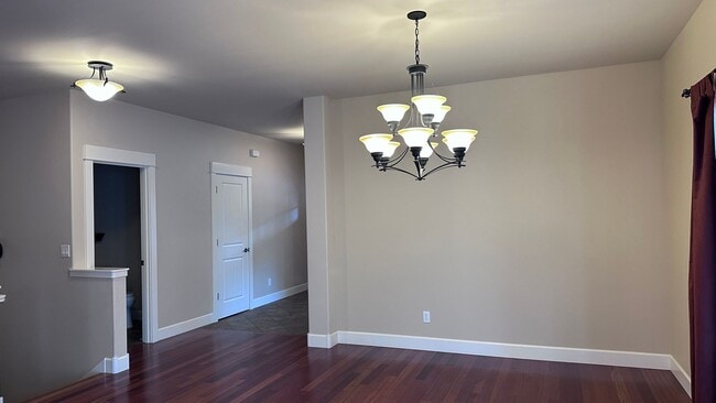 Building Photo - Sign your lease by December 31st and enjoy a $1,000 rent discount applied at move-in!