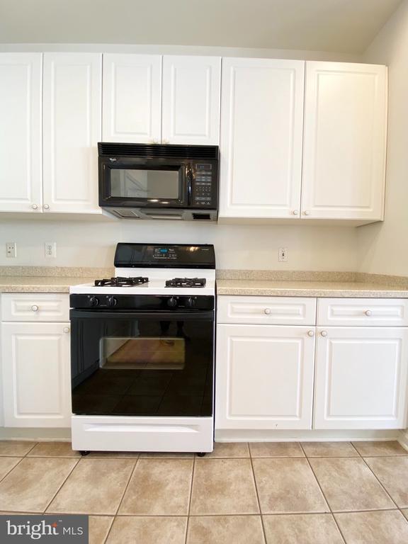 Building Photo - 2663 Manhattan Pl