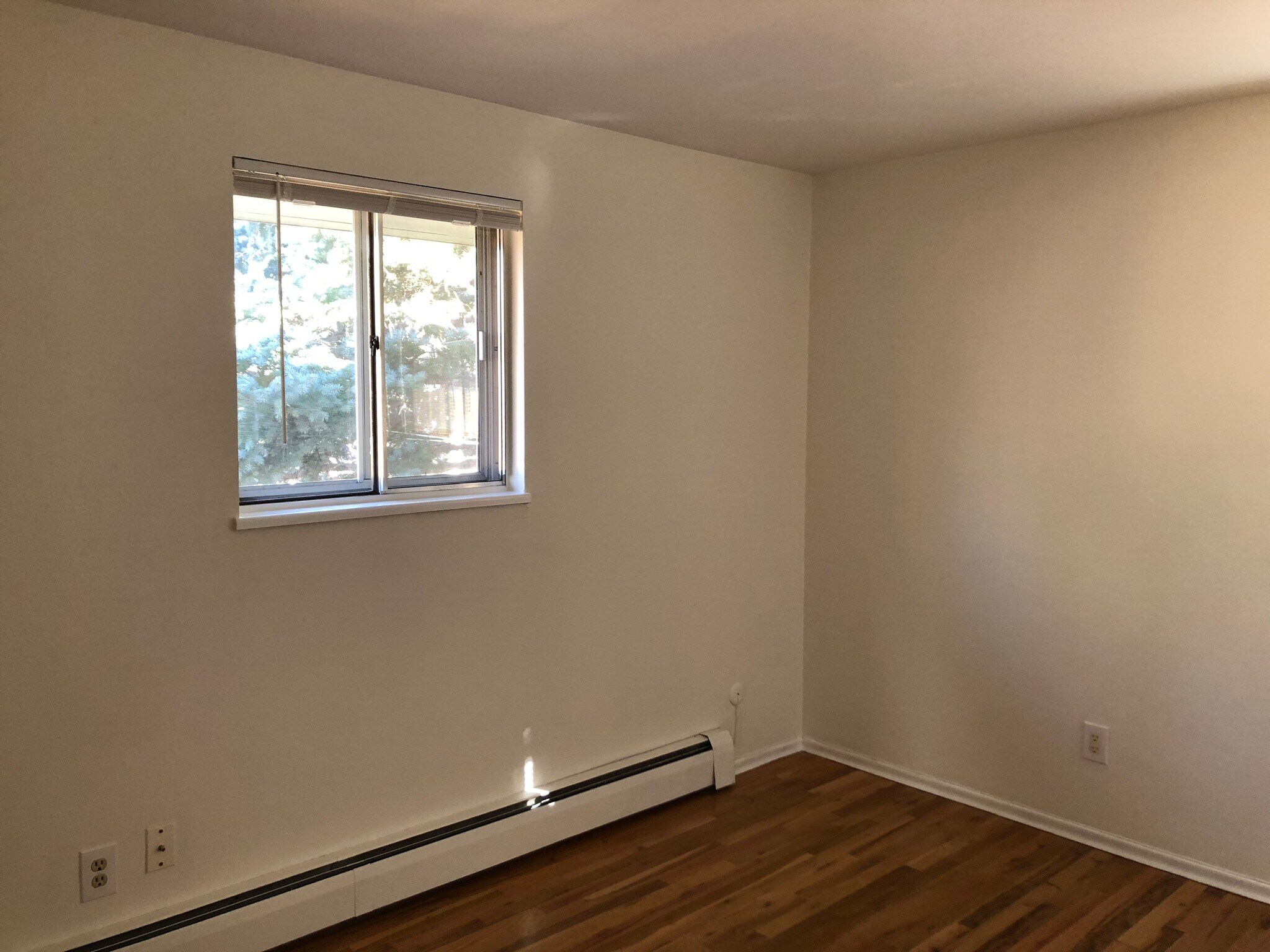 Master bedroom - 1265 Fairfield Dr