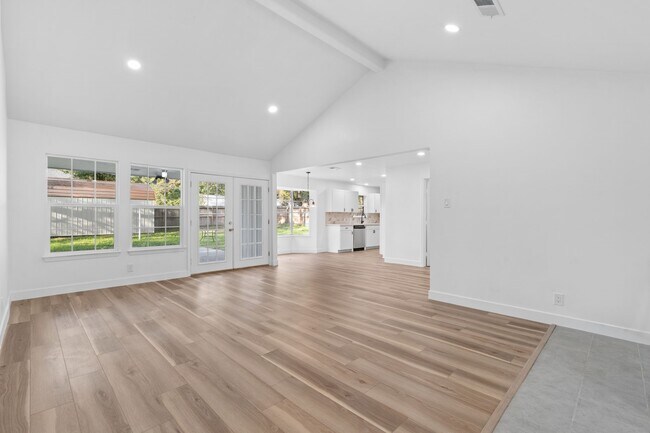 Building Photo - 18049 Martin Dr