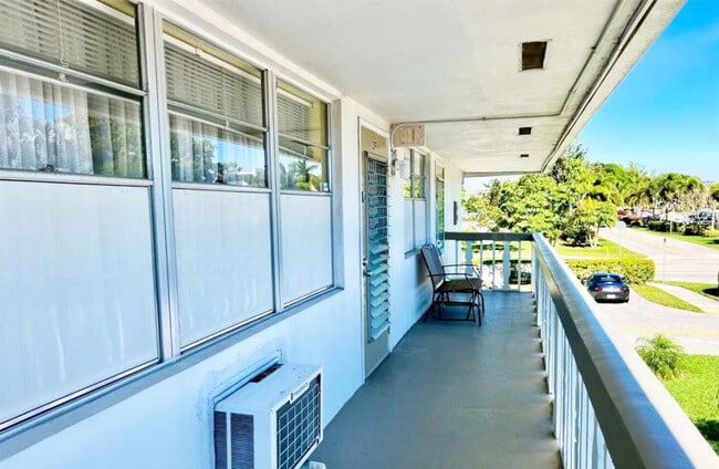 Building Photo - 39 Harwood B