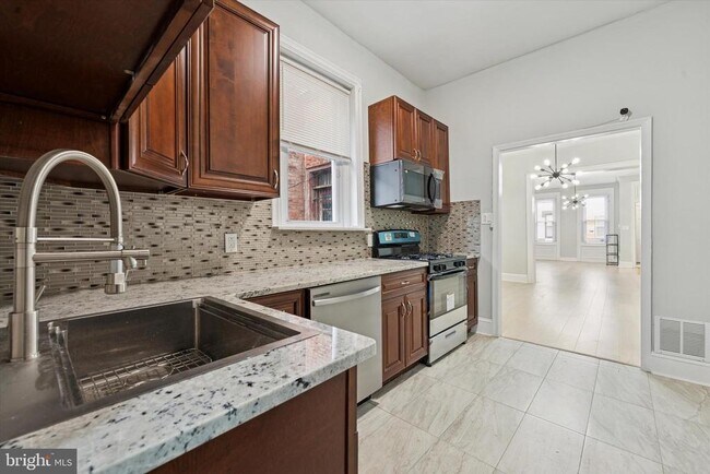 Building Photo - 2422 W Norris St