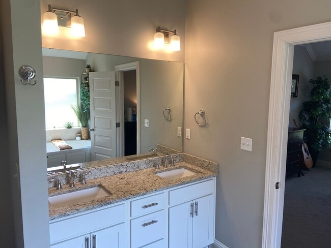 Building Photo - 166 Cullom Dr