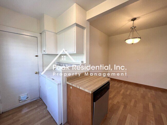 Building Photo - Charming East Sacramento 1bd/1ba - Must See!