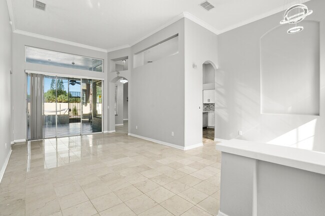 Building Photo - 2810 University Acres Dr