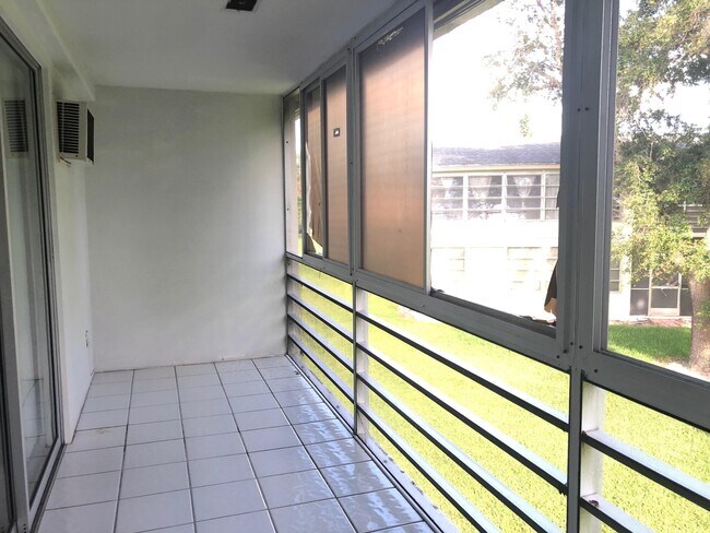 Building Photo - 32 Ventnor Dr