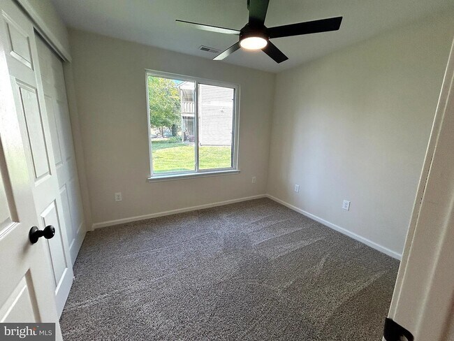 Building Photo - 1113 The Woods