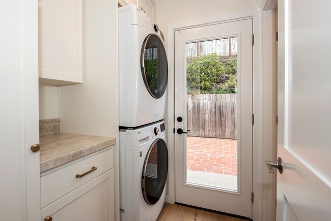 Building Photo - Beautifully Remodeled Mesa home with Ocean...
