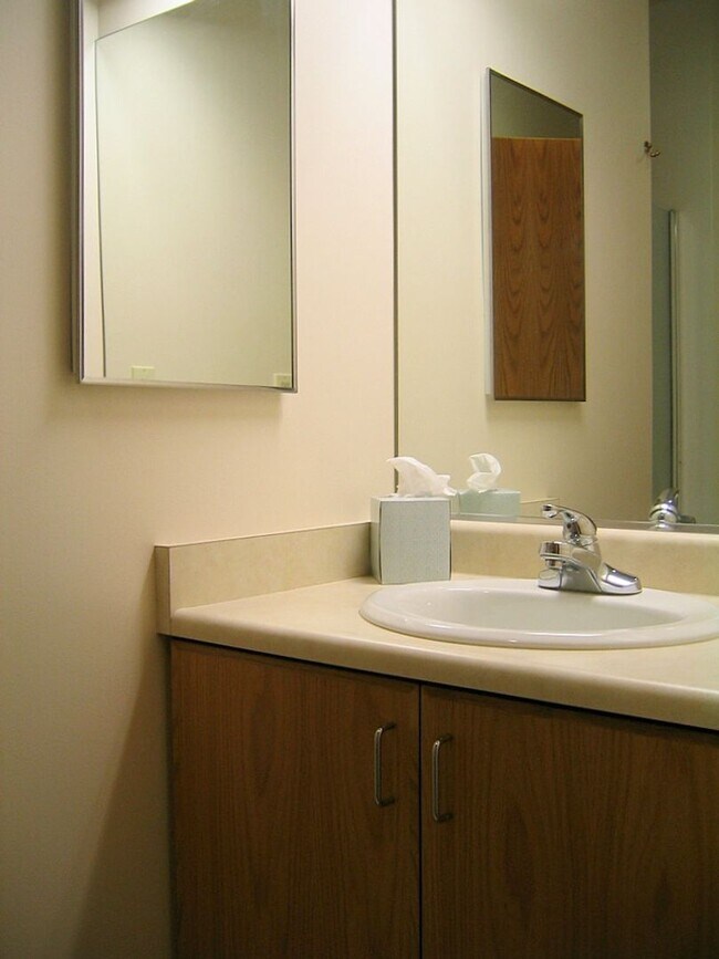 Building Photo - WHAT’S SPECIAL COMFORTABLE SHARED SPACE  BRIGHT OPEN-CONCEPT LAYOUT DINING AREA SPACIOUS TOWNHOUS...