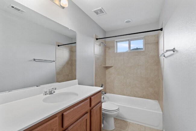 Building Photo - 467 Twisted Oaks Ln