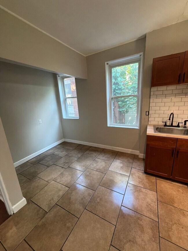 Building Photo - 2256 Blendon Pl