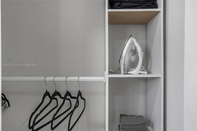 Building Photo - 1104 N 13th Terrace