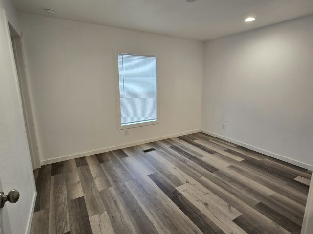 Building Photo - 4650 E Carey Ave