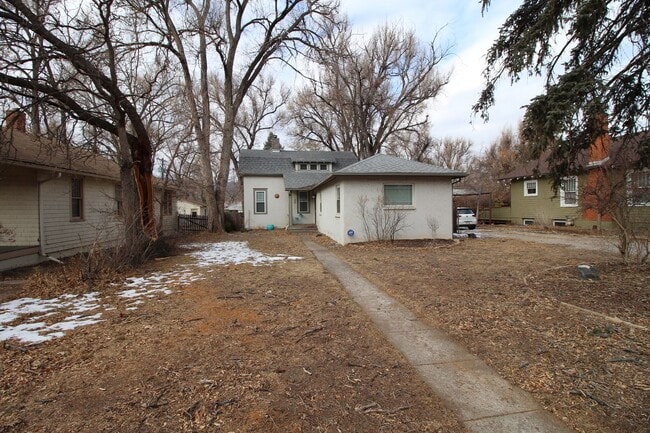 Building Photo - Adorable 3bdrm Downtown Bungalow