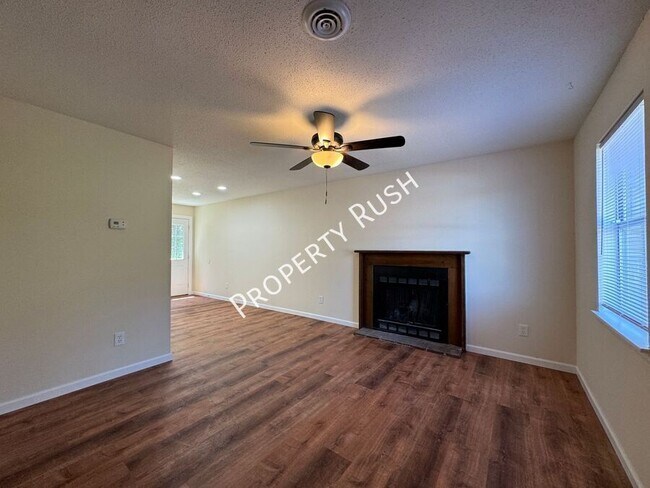 Building Photo - 1511 Rustic Dr