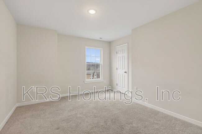 Building Photo - 6093 Flintstone Dr