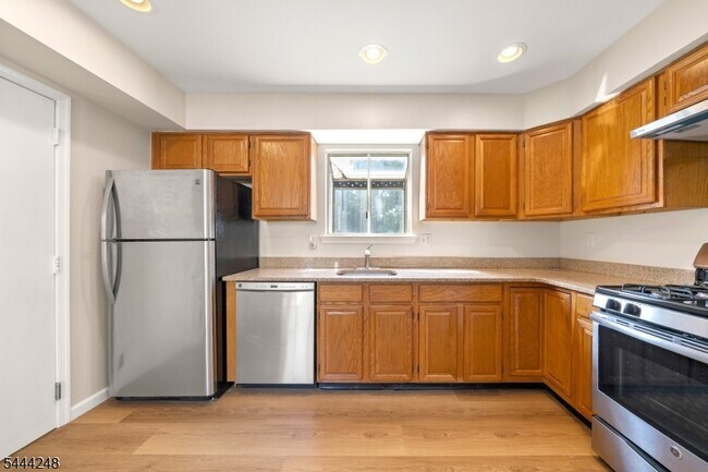 Building Photo - 123 Harrow Dr