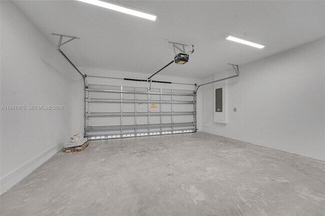 Building Photo - 1687 Hoot Owl Holw