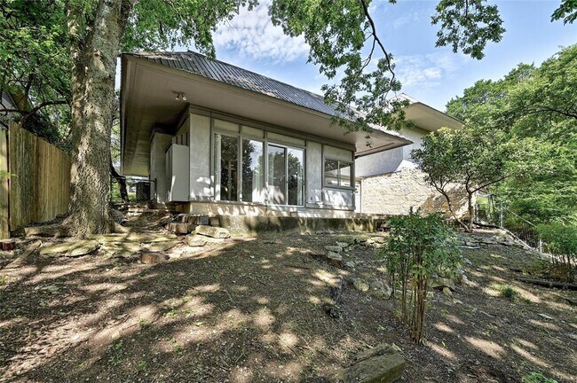 Building Photo - 6305 Shadow Valley Dr