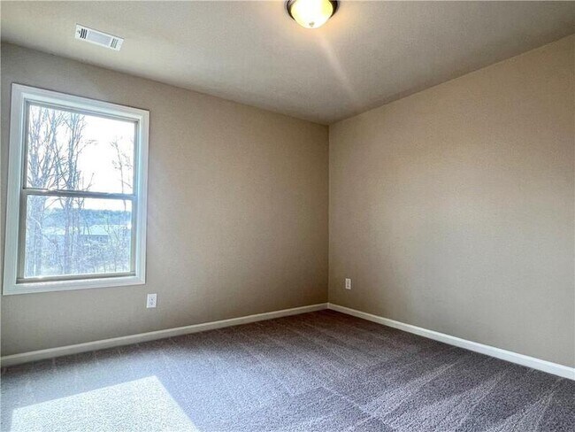 Building Photo - 114 Auburn Xing Wy