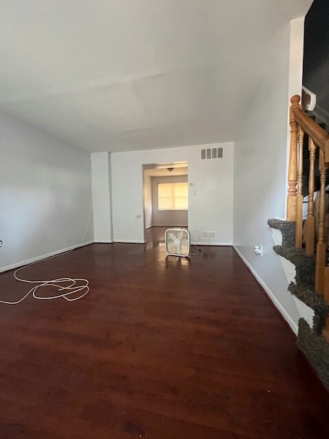 Building Photo - 3 bedroom 1.5 Bathroom