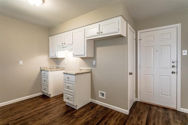 Building Photo - 10541 Cradlerock Dr